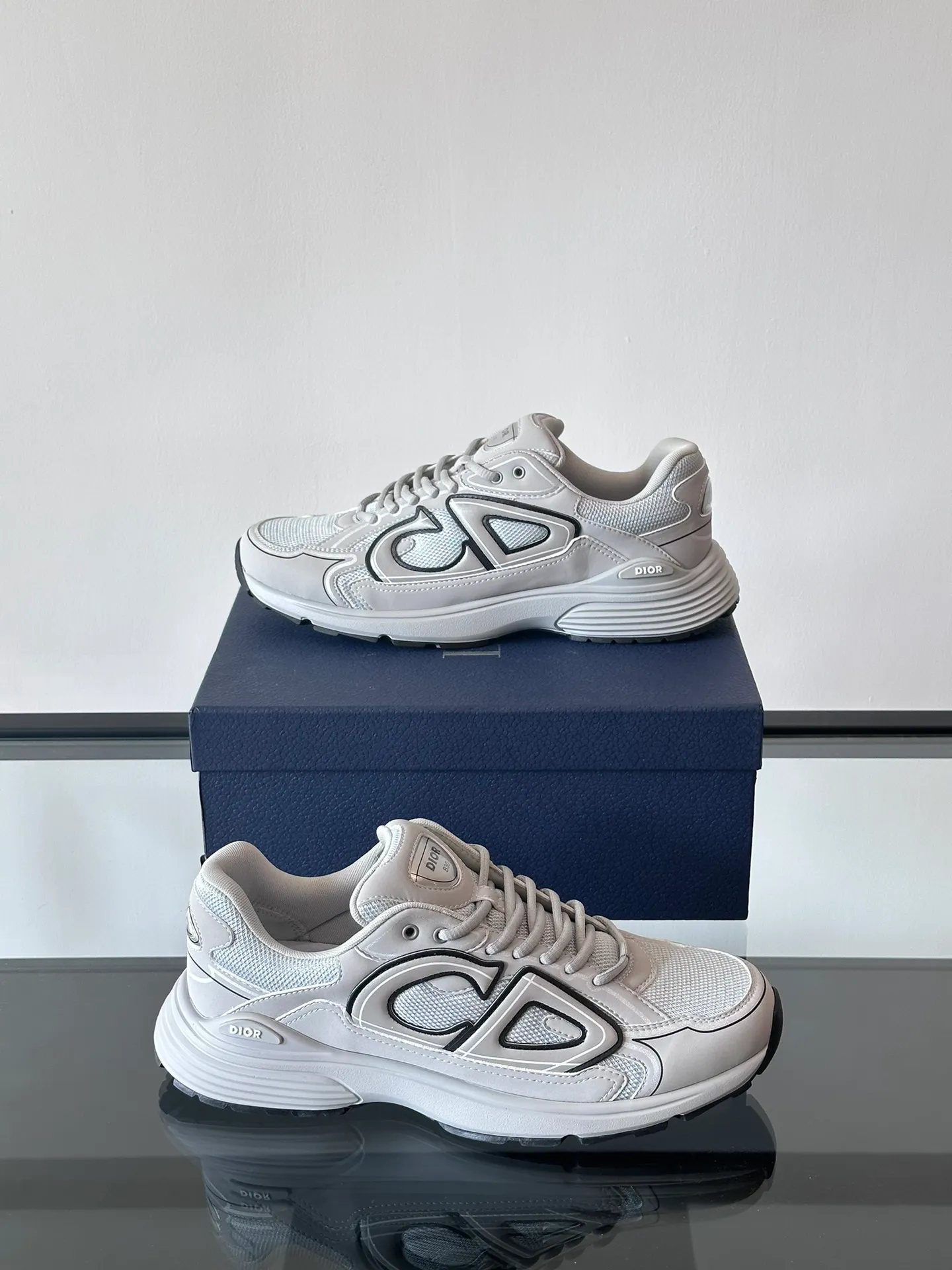 Men's Men's Shoes 💰p440 "Dio*" Dior B30 series sports shoes, multi-color mesh fabric and multi-color technical fabrics, this season's new B30 low-top sports shoes are one of the flagship styles of the series. Crafted from multicolor mesh and technical fabrics, it's finished with a reflective "CD30" graphic and silver-toned "DIOR B30" and "CD30" logos on the heel and tongue. An extra-light, sculpted rubber sole with signature accents adds style, while internal stretch details create ideal comfort. It can be matched with various casual styles to show a fashionable and modern sports style. Size: 38-44 (45-46 customized)